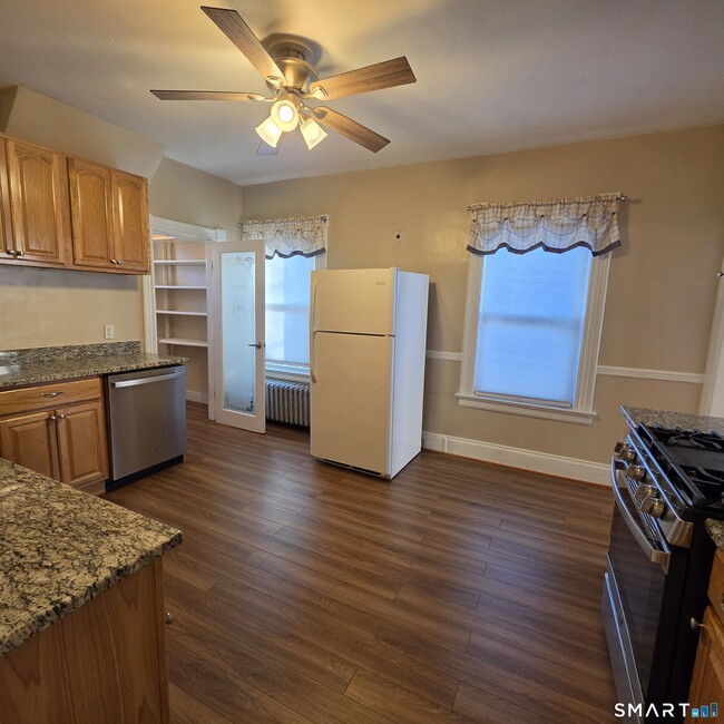 142 Oakland Terrace Unit 2