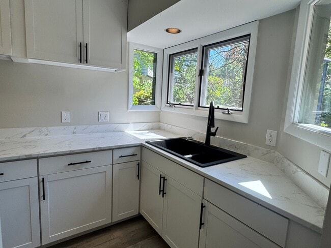Photo - 1 Bedroom, 1 Bathroom Townhouse in High Point!