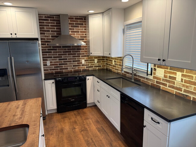 Photo - 125 Fieldstone Dr