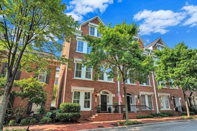 Building Photo - Stunning 4BR All-Brick End-Unit Townhome with Rooftop Terrace in Potomac Greens