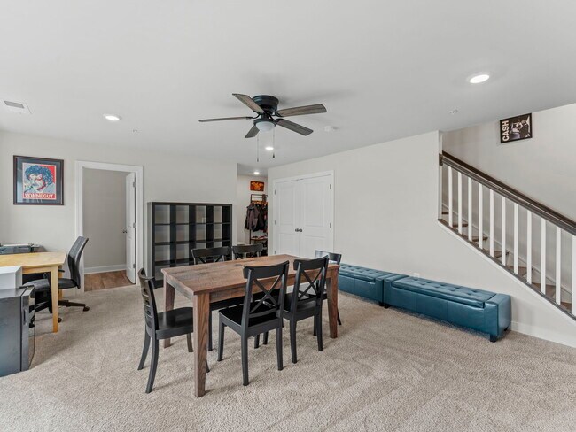 Photo - 2410 Stella Pl