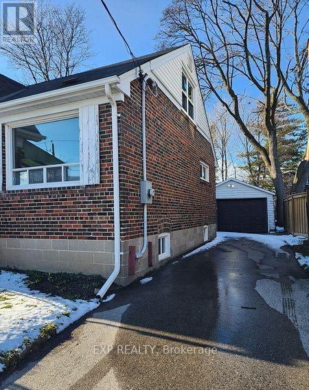 Photo - 648 Glengrove Ave