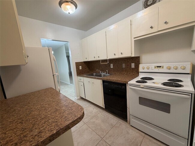 Photo - 2151 NE 68th St Unit 207