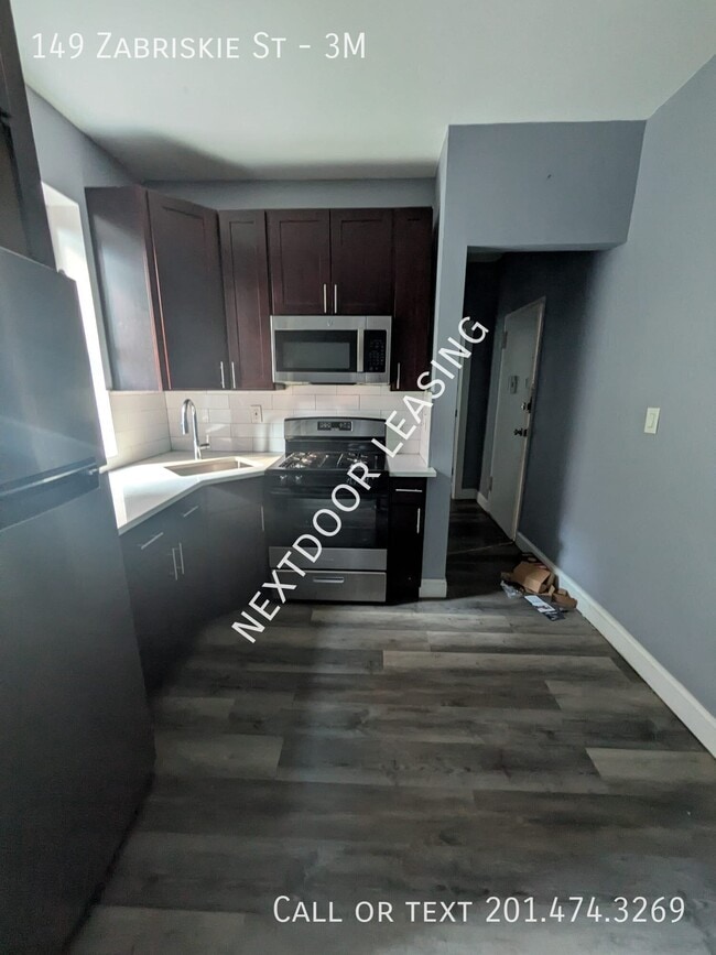 Building Photo - 149 Zabriskie St Unit 3M
