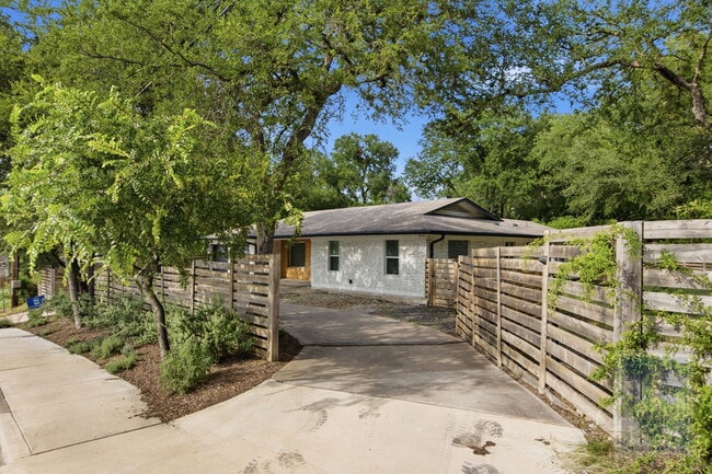 Building Photo - 2703 Burleson Rd