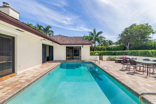 Photo - 575 N Lake Wy