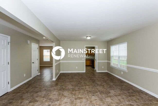 Photo - 3 Bedroom Pet-Friendly Home in Charlotte, NC with Main Street Renewal