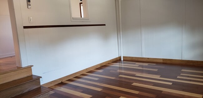 Photo - 915 W 5th St Unit Apt 2