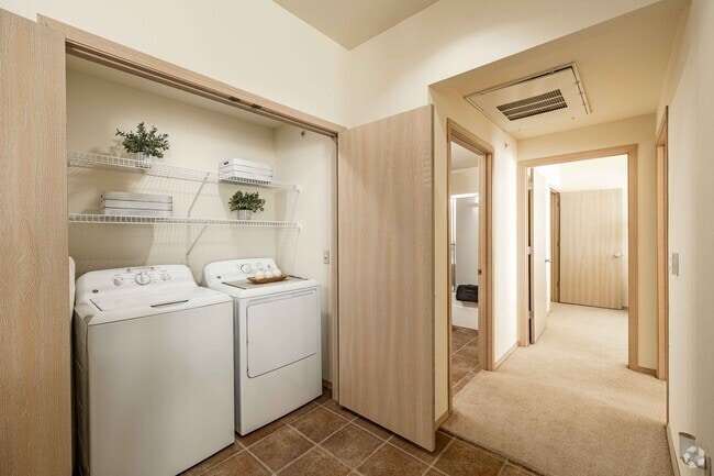 2BR, 2BA - 889SF. - Laundry