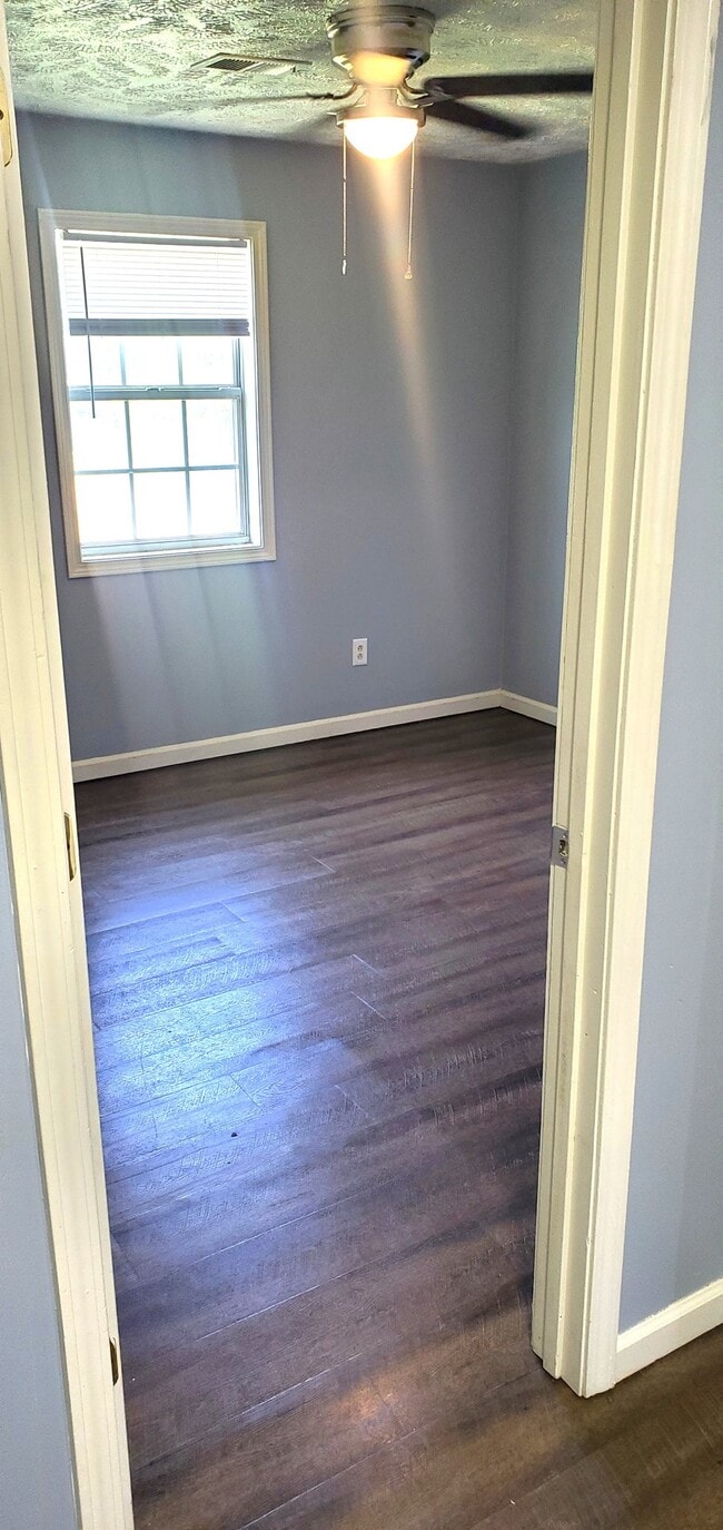 Building Photo - 102 Lauderdale Dr