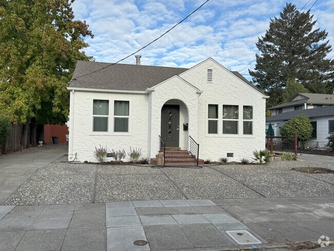 Building Photo - 132 Stanford St Rental