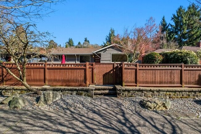 Photo - Elegant and Spacious Air-Conditioned Lincoln Park Rambler