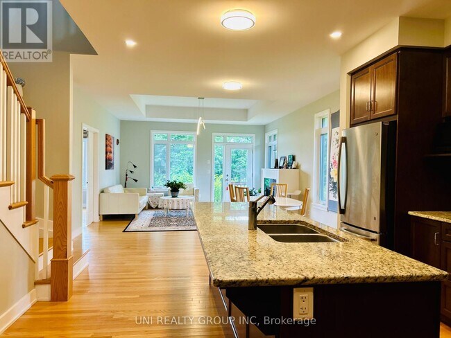 Photo - 70 Stanhope Ct