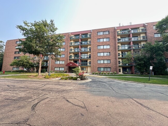 Building Photo - 1840 Huntington Blvd Unit 212 Rental