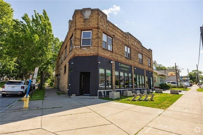 Building Photo - 85 Mapledale St Rental