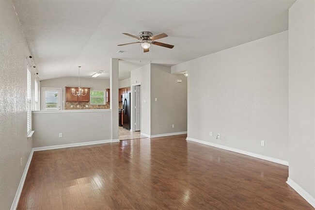 Photo - 410 Brazoria Trail