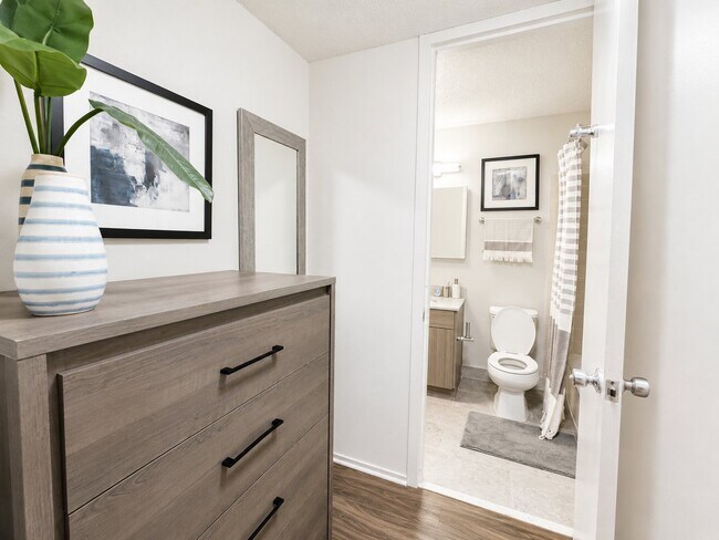 1122 N Dearborn St Unit 708