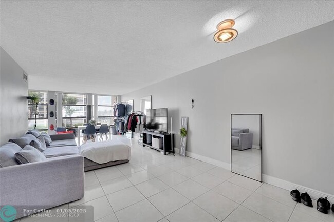 Photo - 701 Three Islands Boulevard Condominio Unidad 212