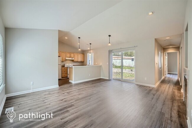 Photo - 2036 South Kent Des Moines Road, Des Moine... House