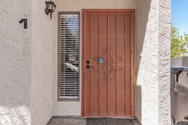 Photo - 736 S Farmer Ave Unidad 01