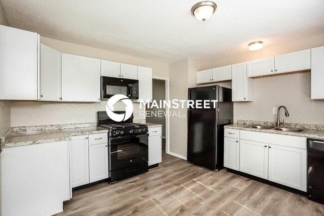 Photo - 3 Bedroom Pet-Friendly Home in Indianapolis, IN with Main Street Renewal