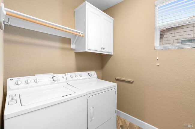 Building Photo - 123 Alpine Dr