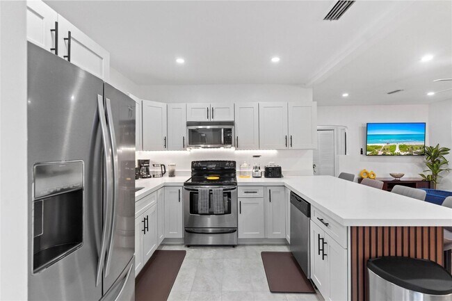 Photo - 719 NE 36th St