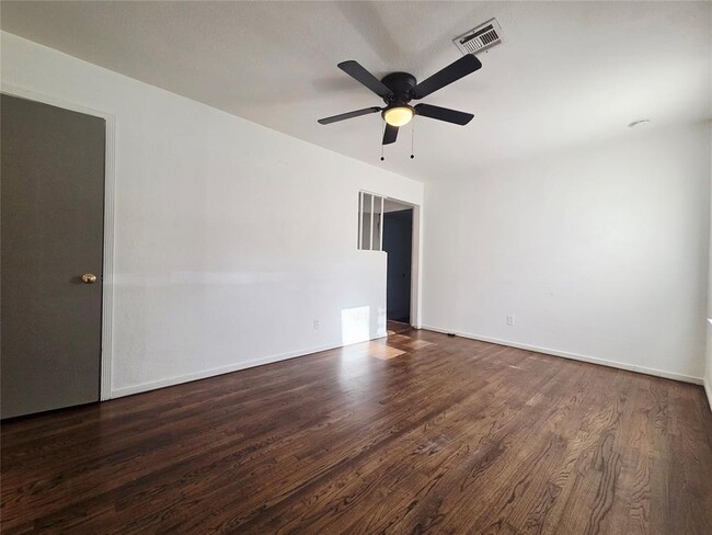 Photo - 3413 Willow Creek Dr