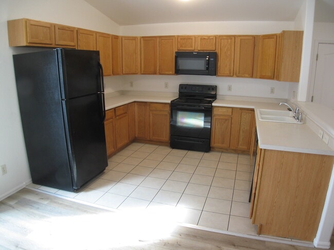 Photo - 404 Broken Arrow Dr