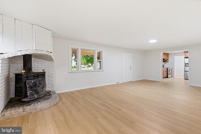 10 E Dartmouth Rd
