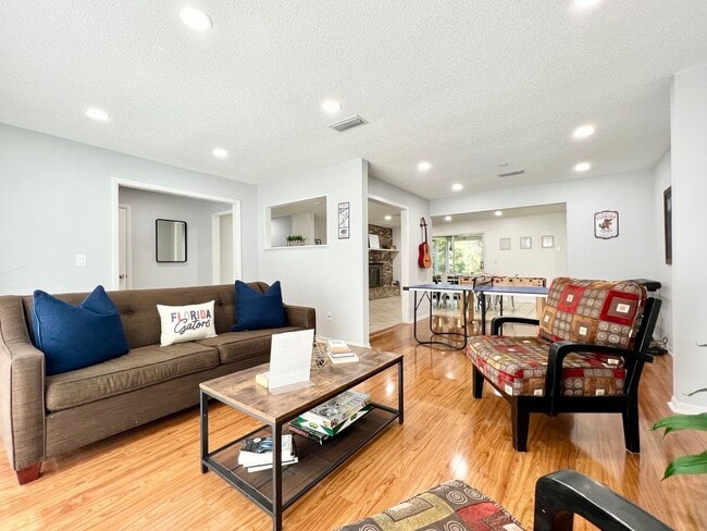 Photo - Beautiful 4/2 in Lakewood Estates