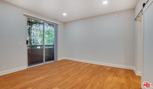 Photo - 1401 Ambassador St