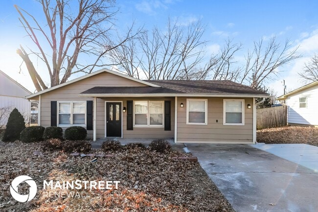 Building Photo - 319 Holiday Dr