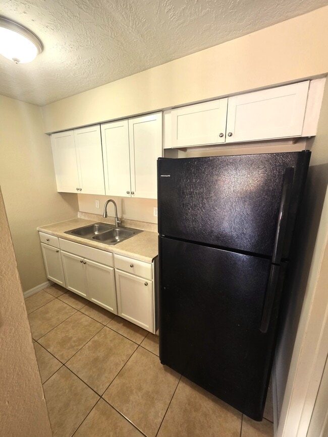 Building Photo - 5230 SE 31st St Unit D