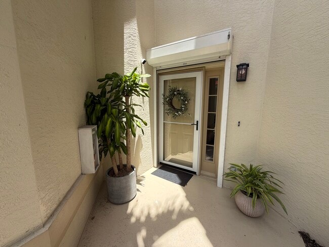 Photo - 15161 Royal Windsor Ln Unidad 2603