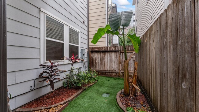 Photo - 922 W 20th St