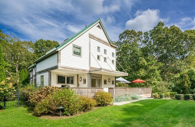 Photo - 18 Spring Pond Ln