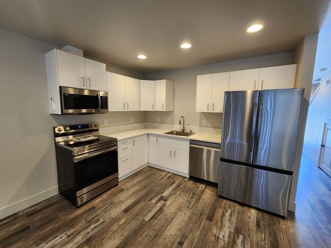 Photo - 3 Bedroom 2.5 Bath in Winlock