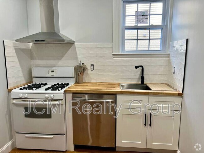 Building Photo - 10 Union Ave Unit 1st Floor Rental