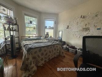 Building Photo - 66 Pleasant St Rental