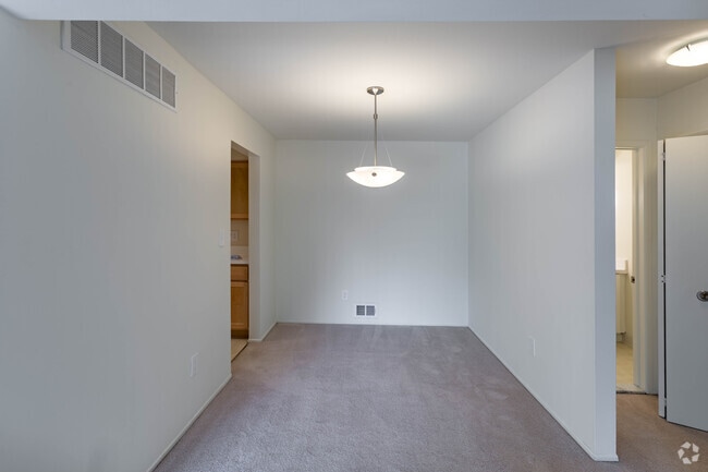 1 BR, 1 BA - Silver Birch - 790 SF