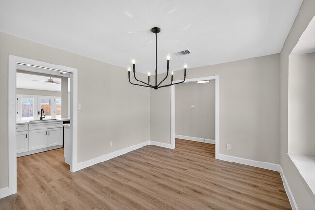 Photo - 5743 Ludington Dr