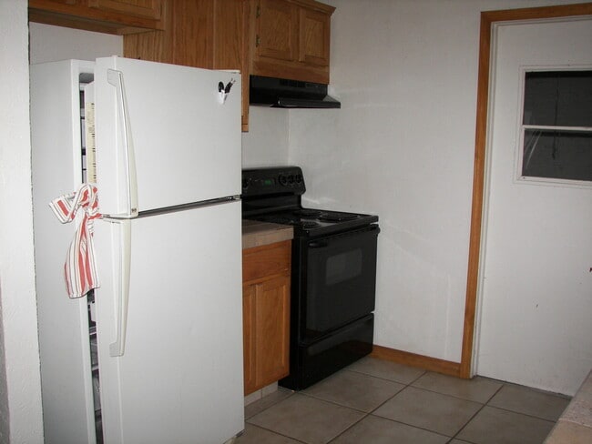 Photo - Adorable! You'll Love All the Oak!