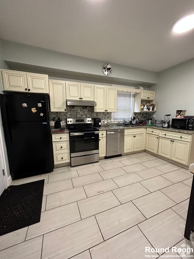 Building Photo - 12 Wallingford Rd Unit 1 Rental