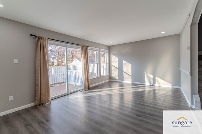 Photo - 4254 Cayuga Rd