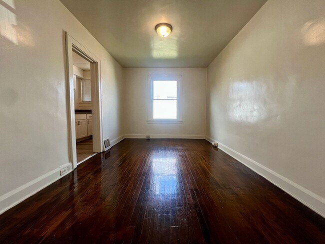 Photo - Beautiful 2BR Duplex in a Great Oakland Lo...