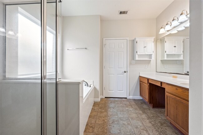 Building Photo - 8618 E Highlands Crossing