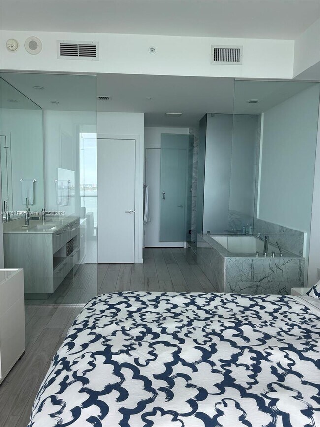 Photo - 480 NE 31st St Unidad 3105