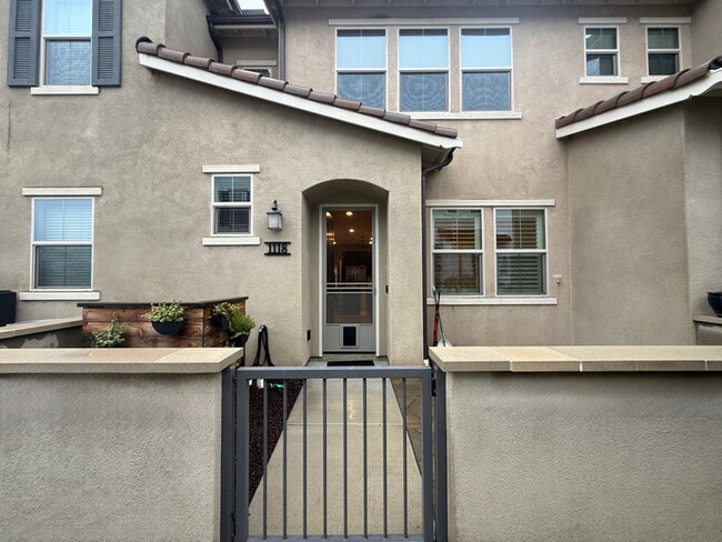 Building Photo - 1118 Delpy View Point