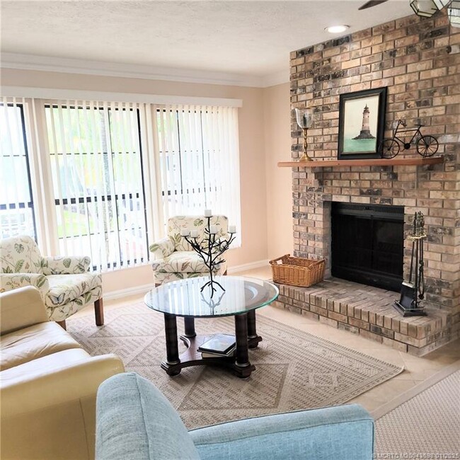 Photo - 700 SW Salerno Rd Casa